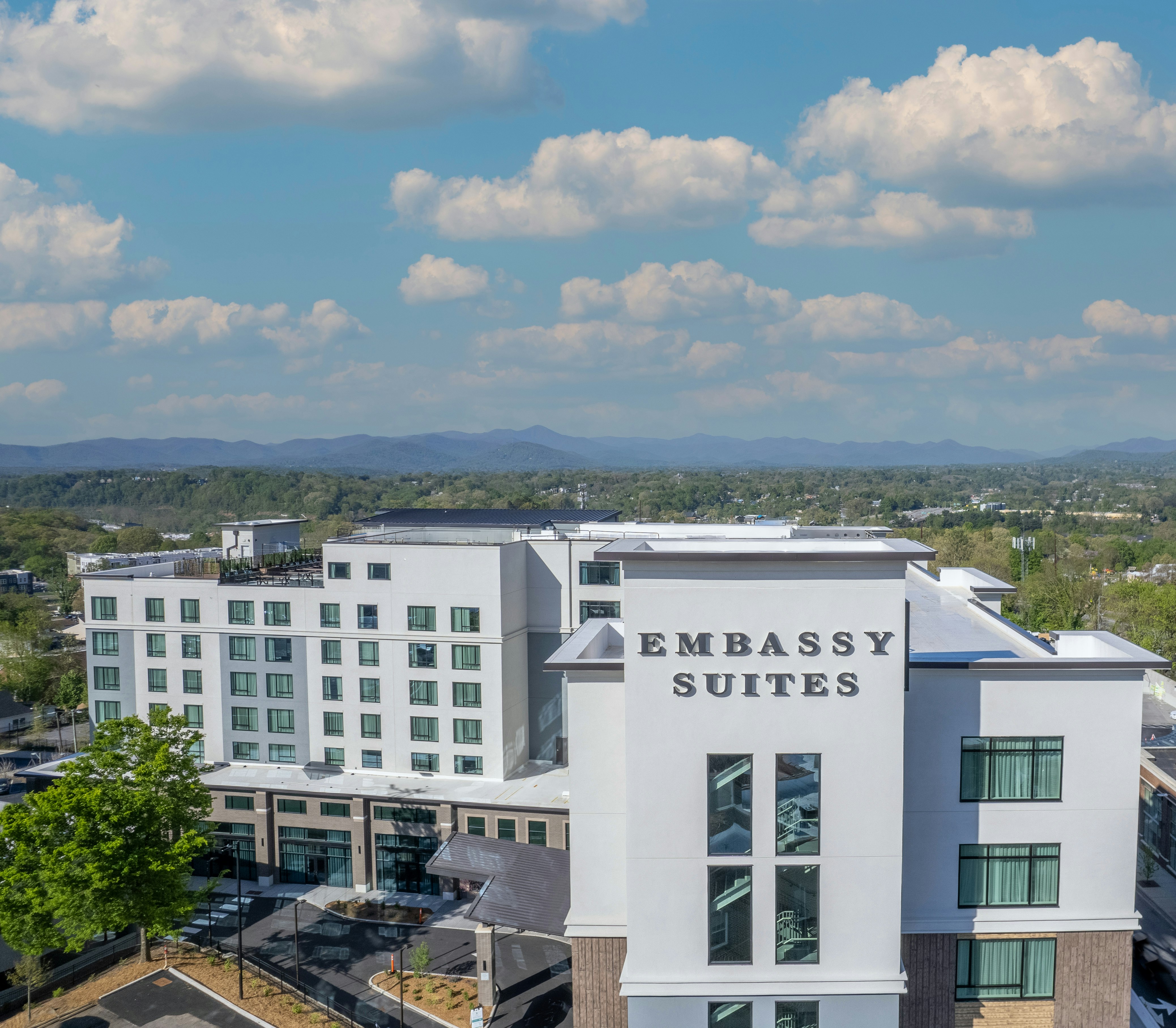 Embassy Suites by Hilton Asheville Downtown 2/39
