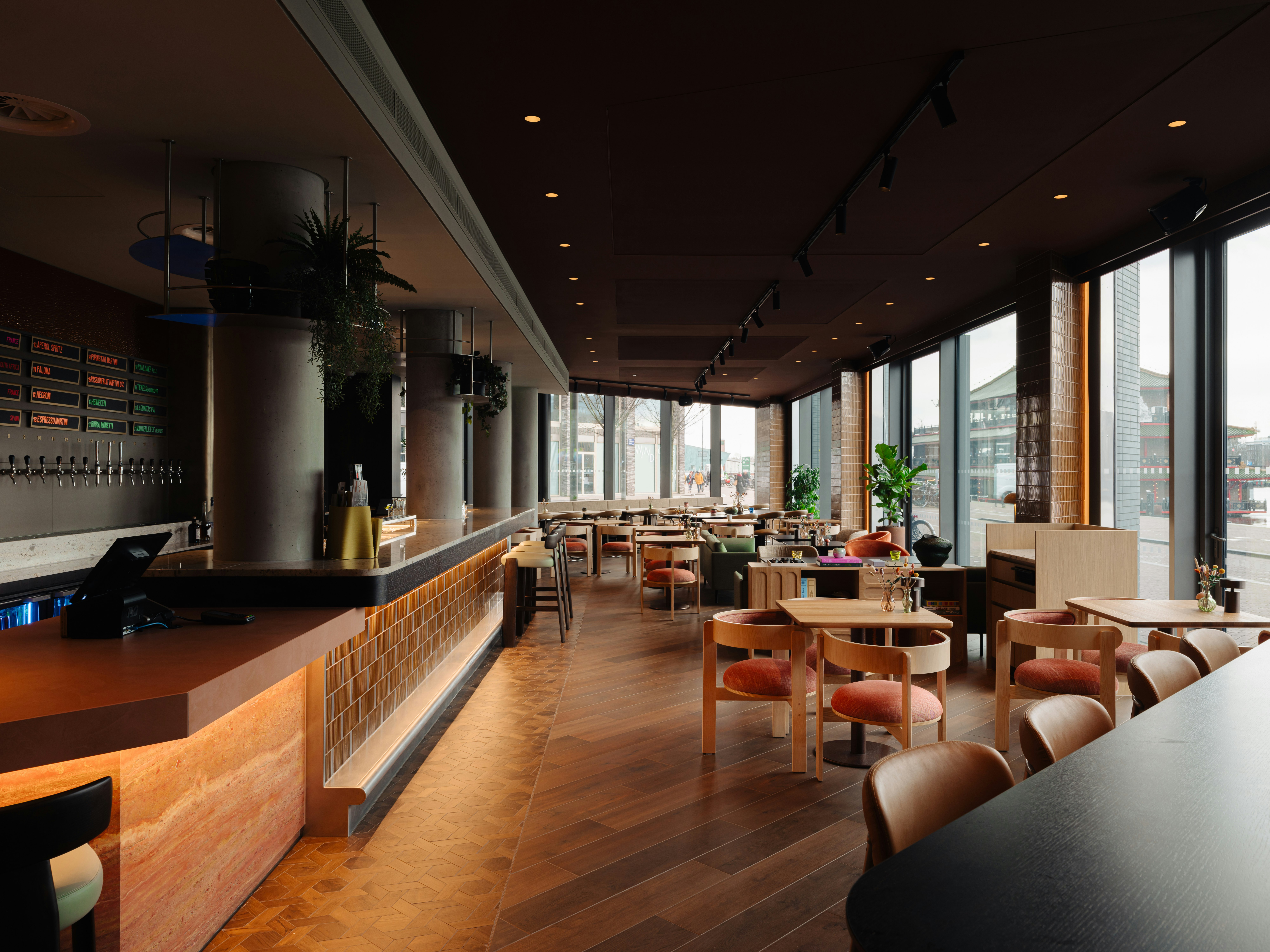 Doubletree By Hilton Amsterdam Centraal Station 43/88