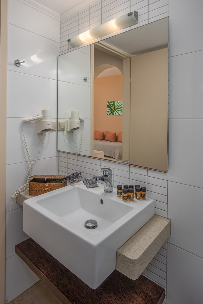 Your Memories Hotel Apartments 44/46
