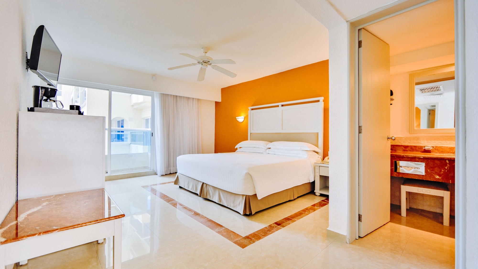 2x2, Connecting, 2 King Beds، Occidental Costa Cancun 3/8