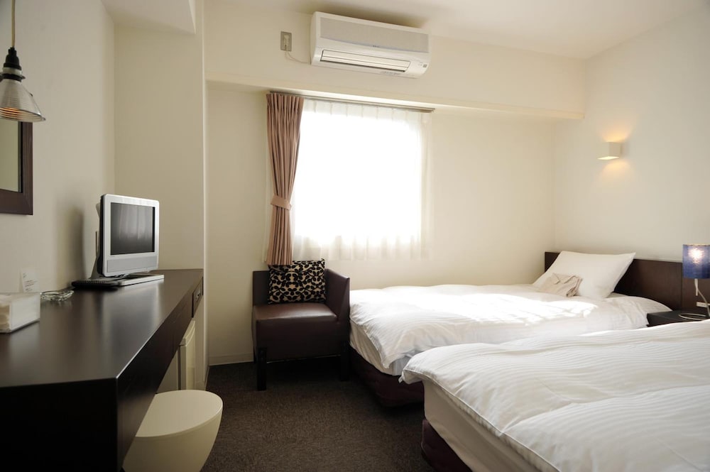 7days Hotel Plus 12/48