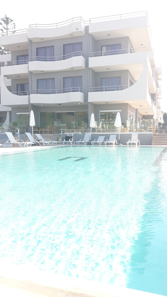 Ivory Serenity Hotel 6/70