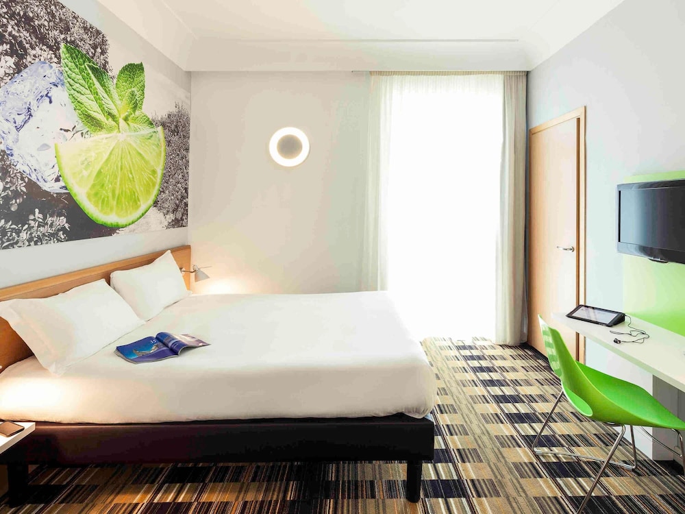 IBIS STYLES NAPOLI GARIBALDI 28/66