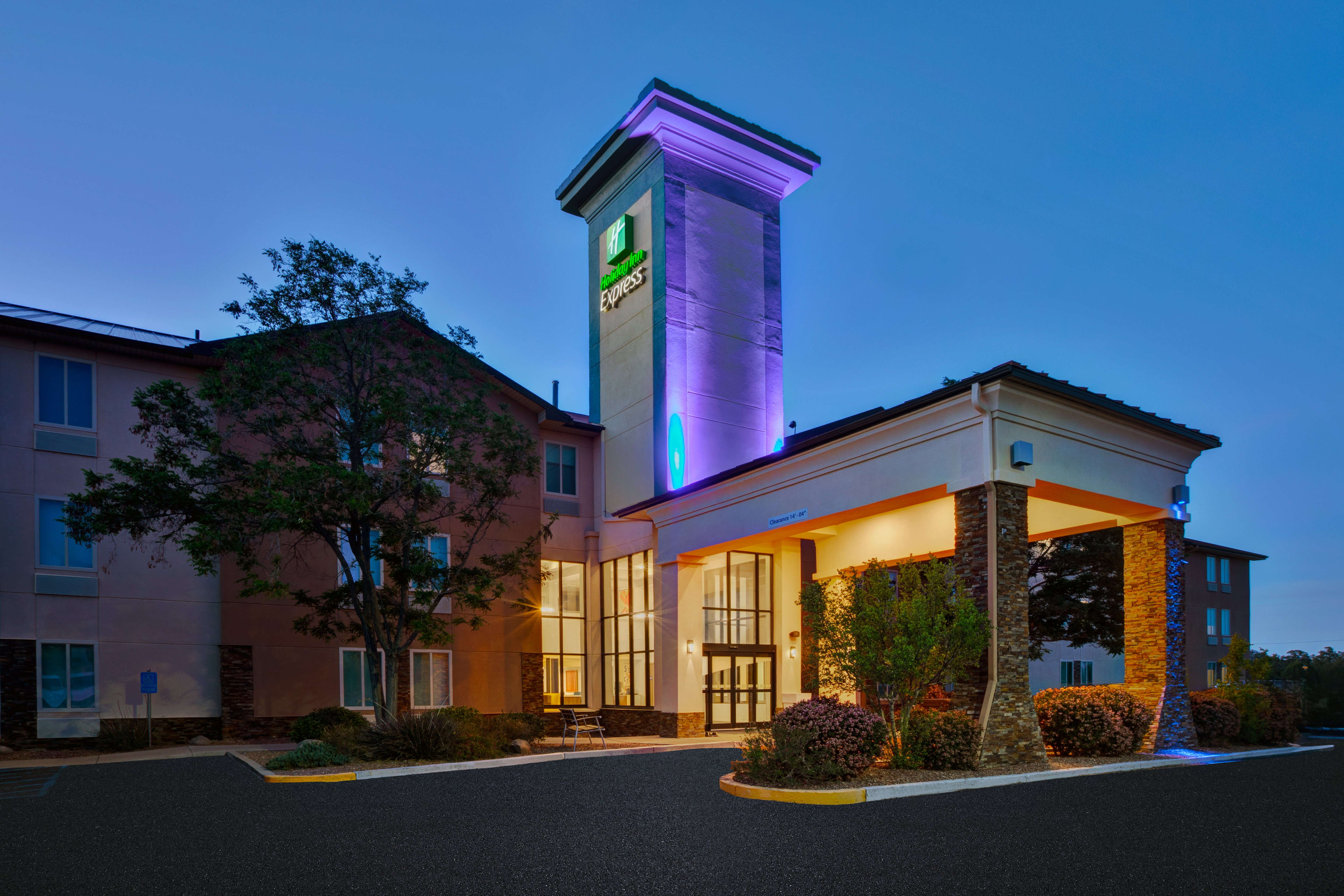 Holiday Inn Express Silver City 1/16