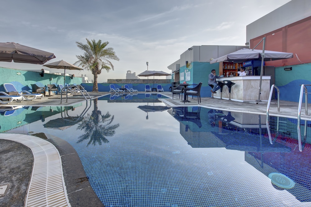 swimming pool spa