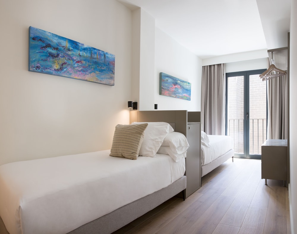 PUERTA CATEDRAL SUITES 9/50