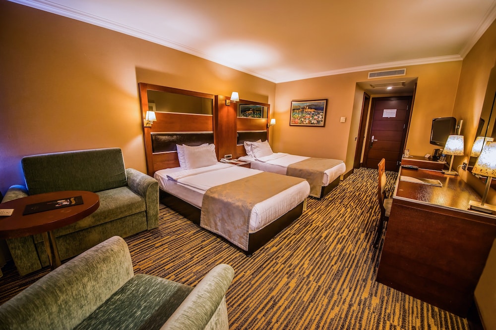 Dream Hill Business Deluxe Hotel Asia 10/26