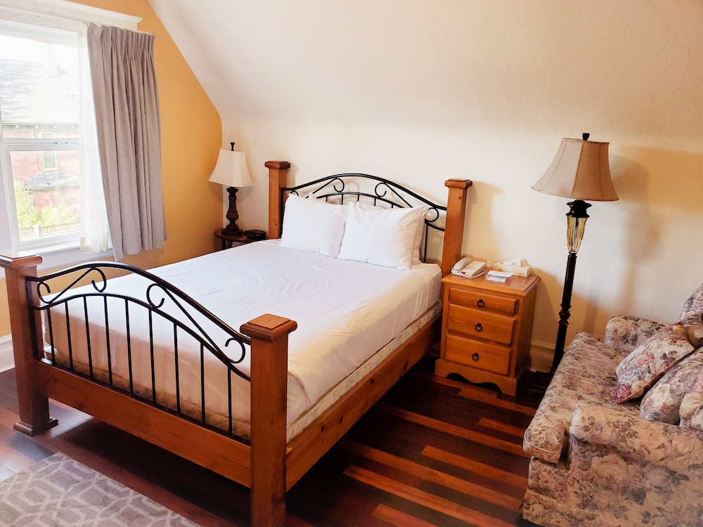 استوديو بسرير كوين، James Bay Inn Hotel Suites Cottage 2/4