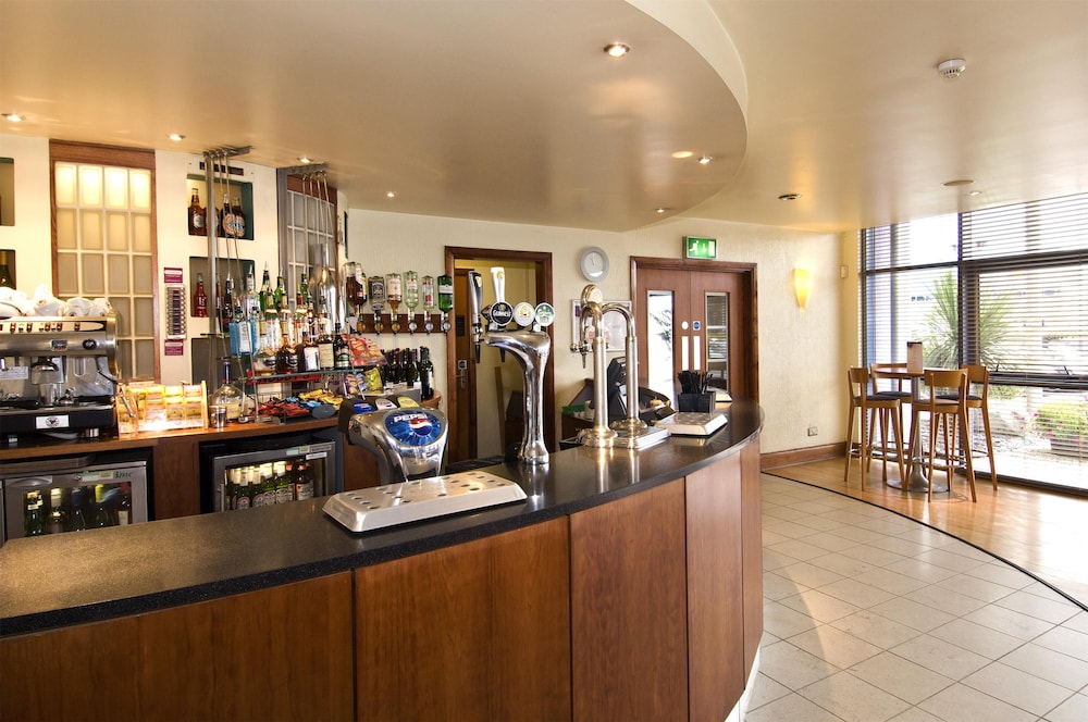 Premier Inn Southampton Airport 6/34