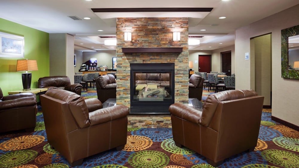 Holiday Inn Express Hotel Suites Rochester 33/51