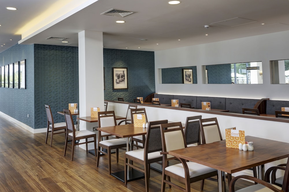 Holiday Inn Express London - Excel 40/64