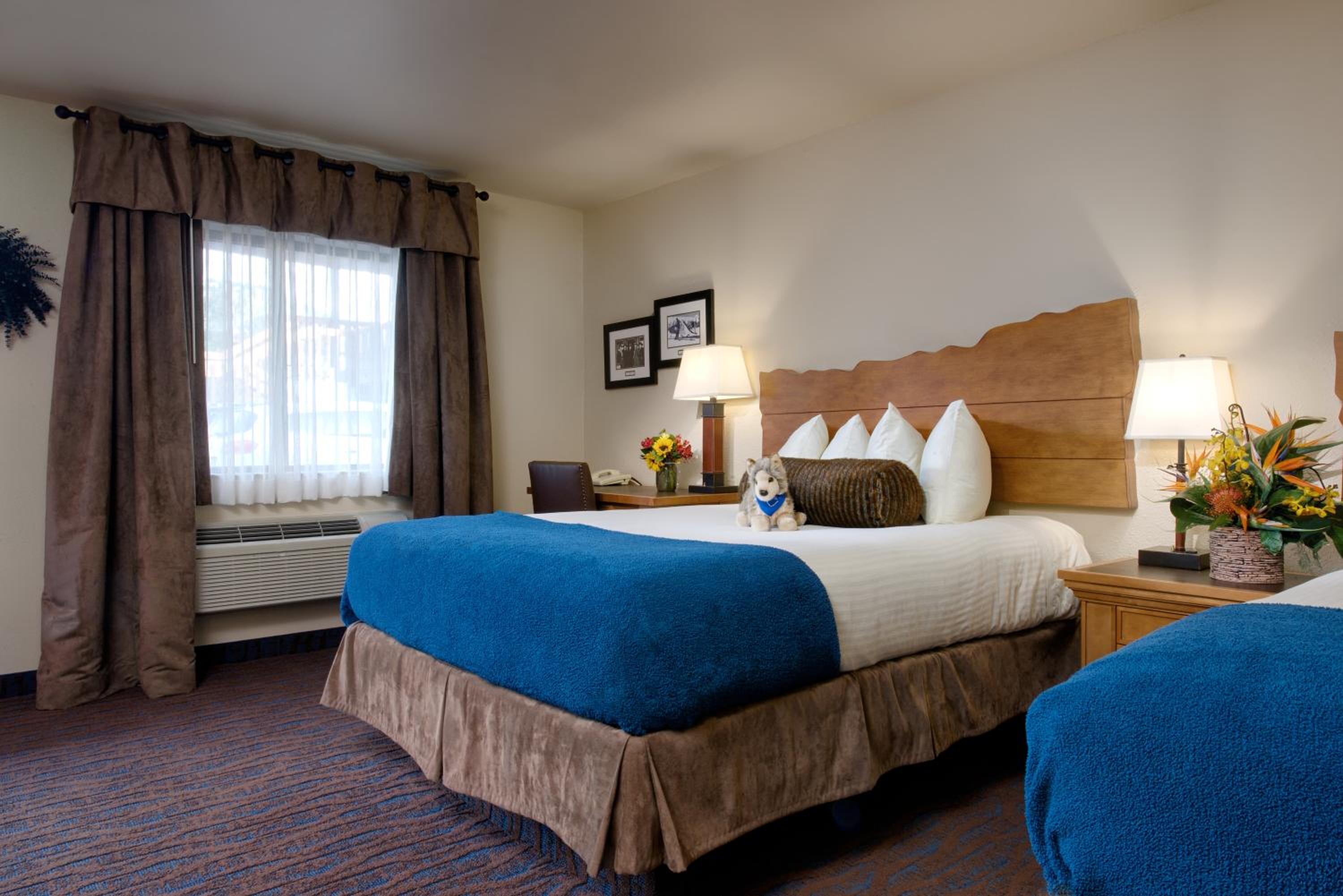 Courtyard, 2 Queen Beds