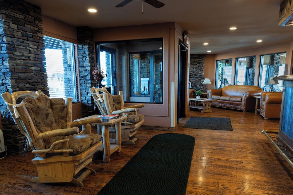 Pinedale Hotel & Suites 40/50