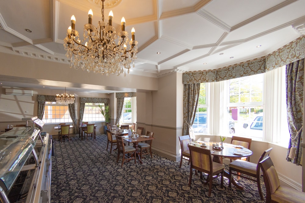 The Carlton Manor Hotel 27/36