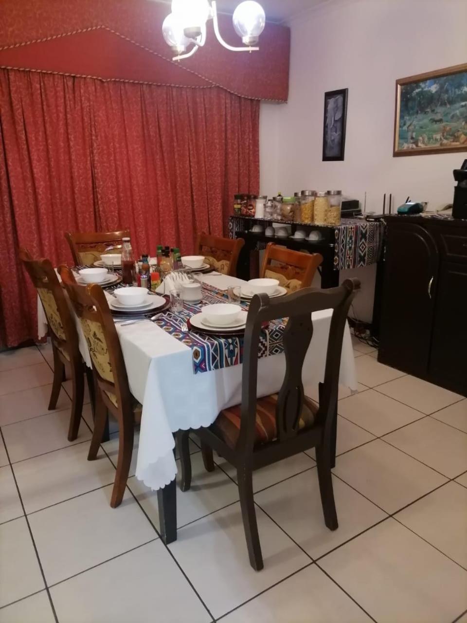 Ezamampondo Guest House 5/8