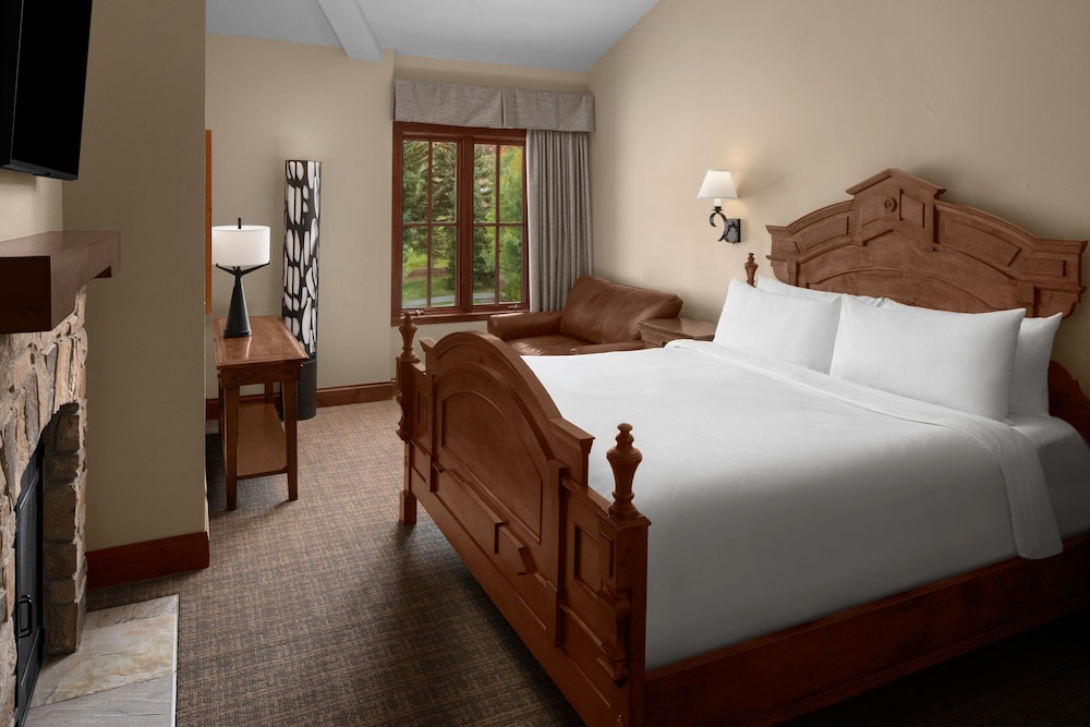 2 Bedrooms, Suite, 2 King Beds, Queen Murphy Bed, Golf Course View, Sofa, Balcony