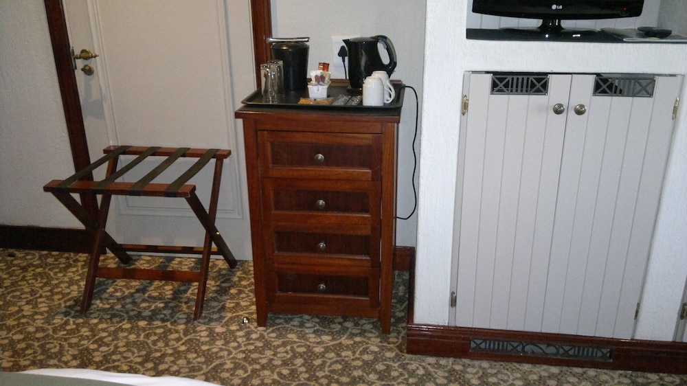 Frontier Inn 13/37