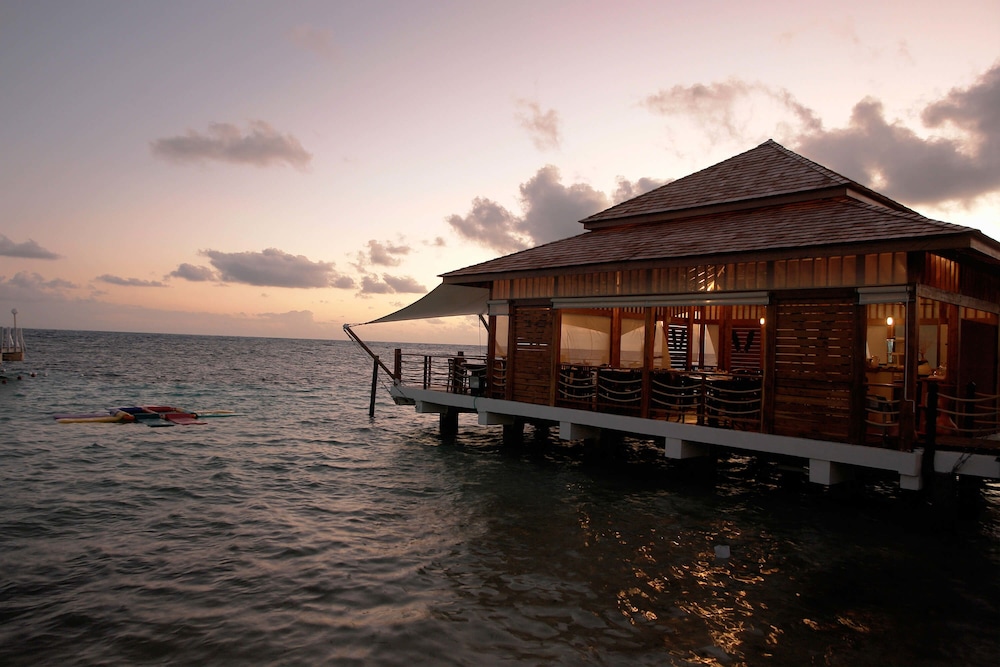Decameron Los Delfines 32/58