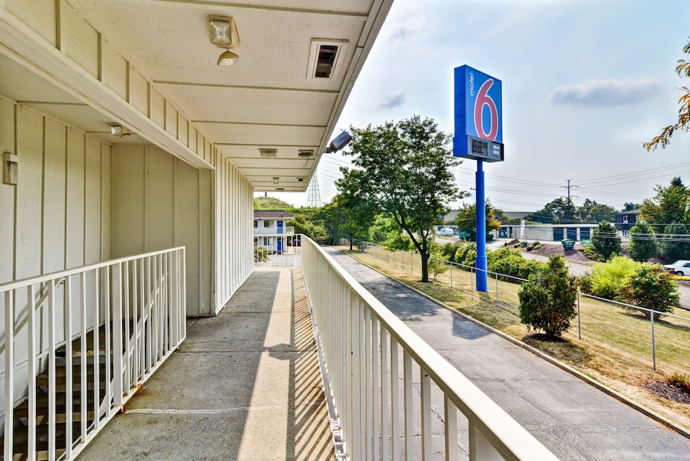 Motel6 Pittsburgh, PA - Crafton 6/50