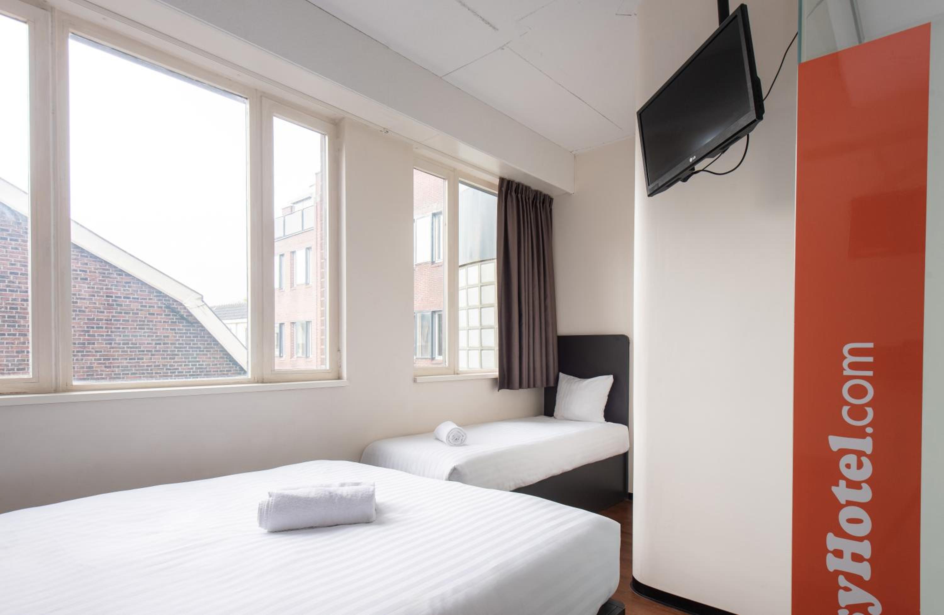 ROOM, TRIPLE