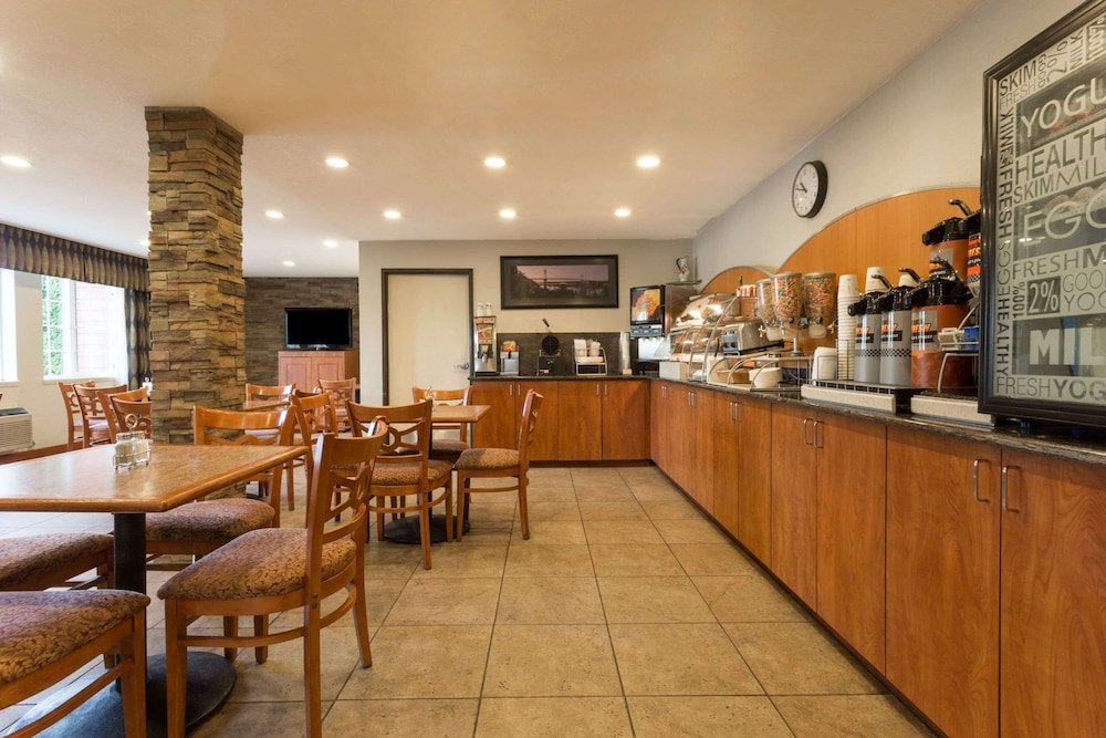 Ramada By Wyndham Portland 29/35
