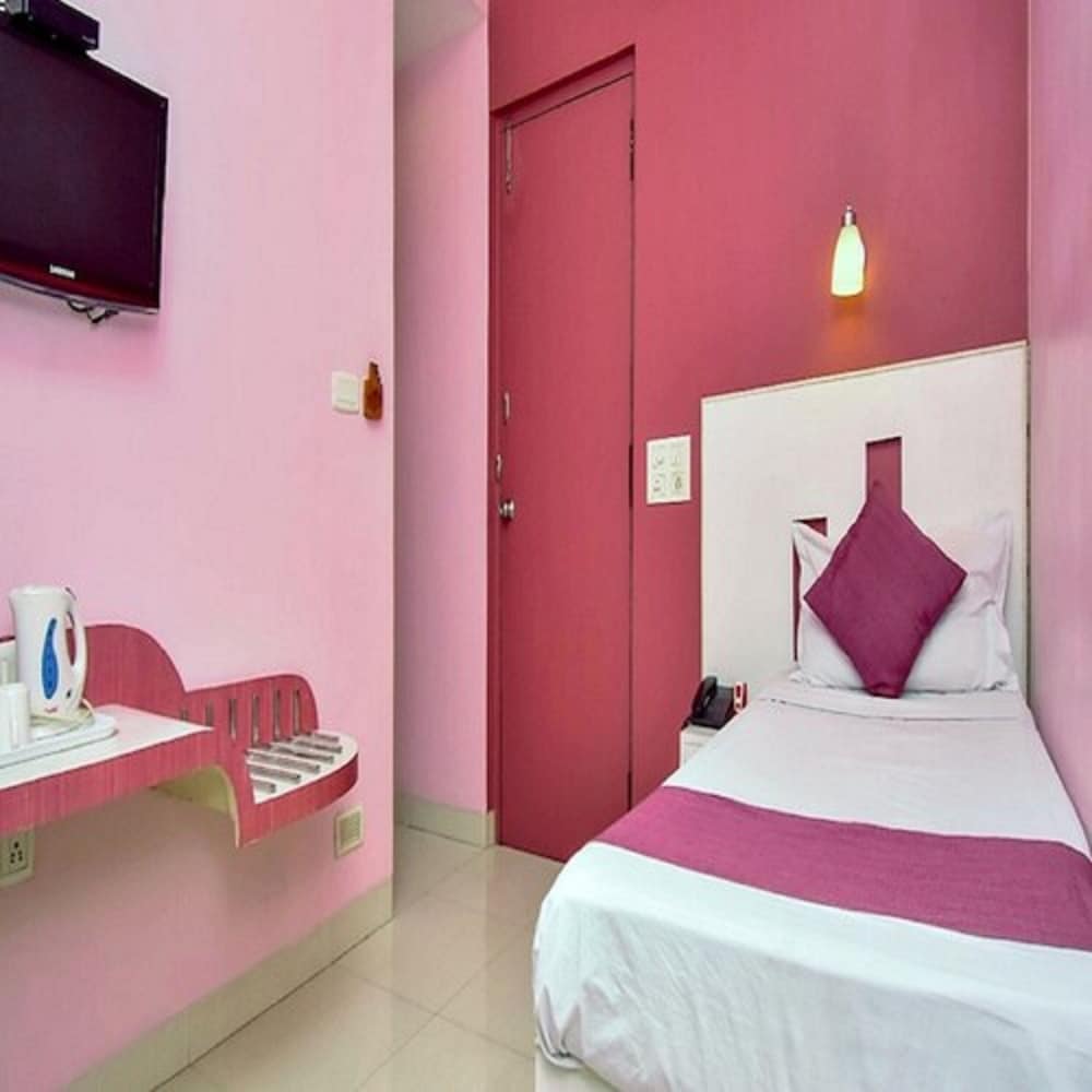 ROOM, SINGLE, WITH FAN