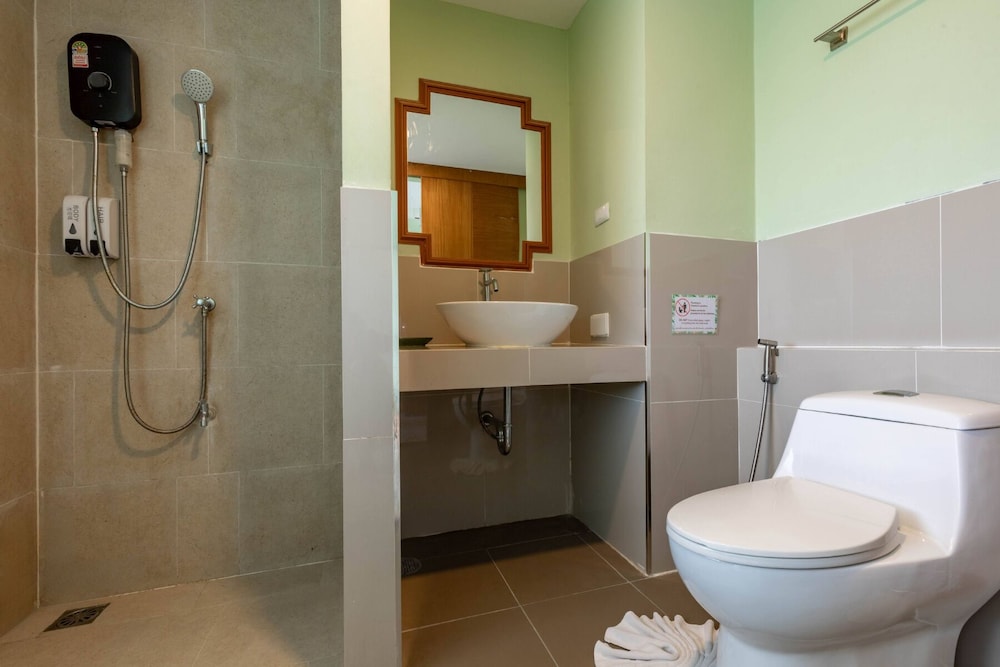 Room, Triple, 3 Beds, Street View، ROYAL PINEAPPLE HOTEL a welcome to wealth and good fortune 7/7