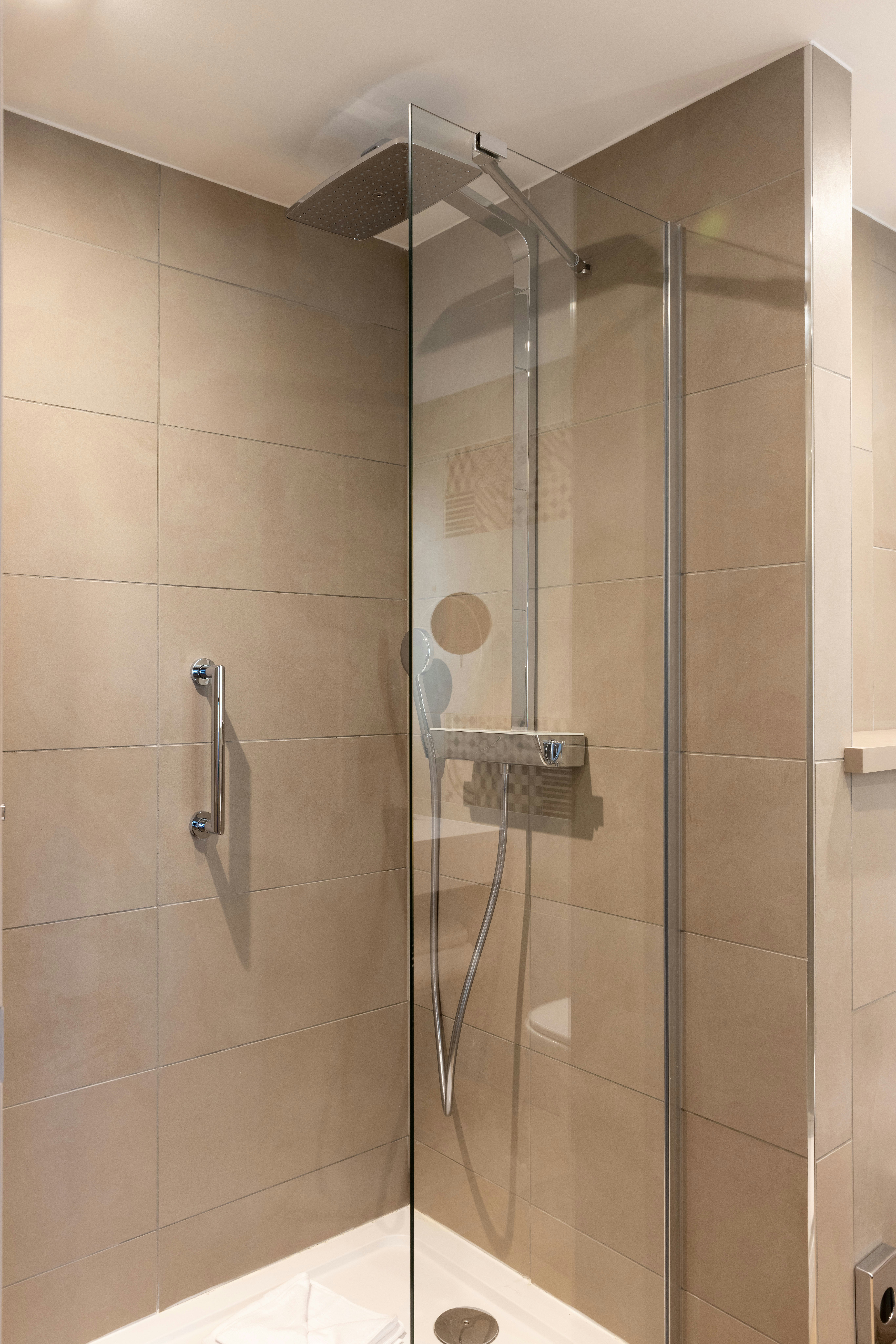 Deluxe, Queen Bed, Partial View, Sofa، Hilton Garden Inn Le Havre Centre 3/4