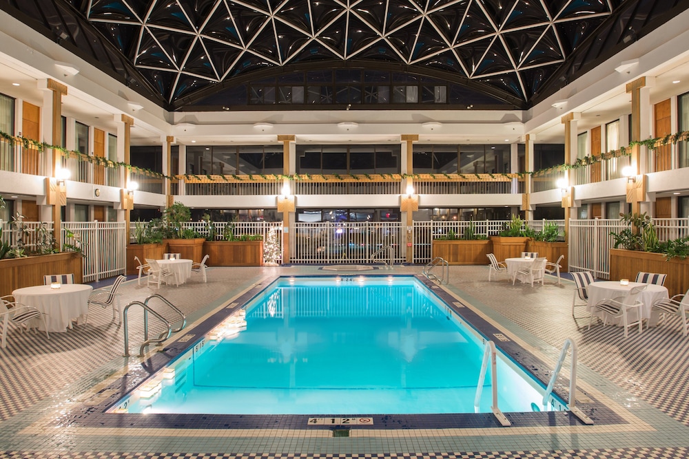 Holiday Inn Suites Pittsfield Berkshires 45/80
