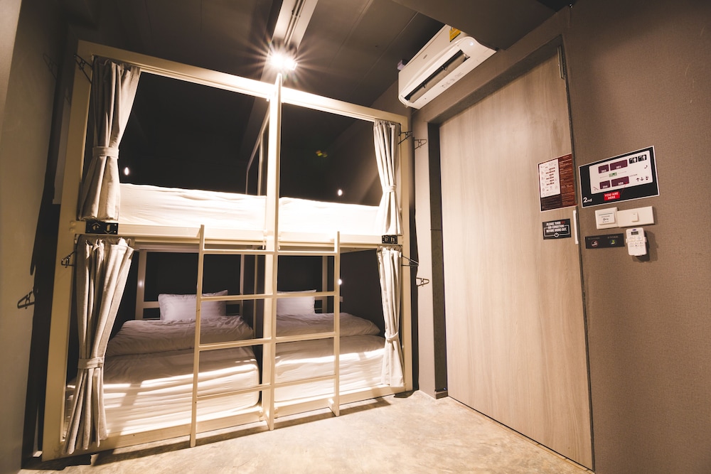 Issara By D Hostel 64/93