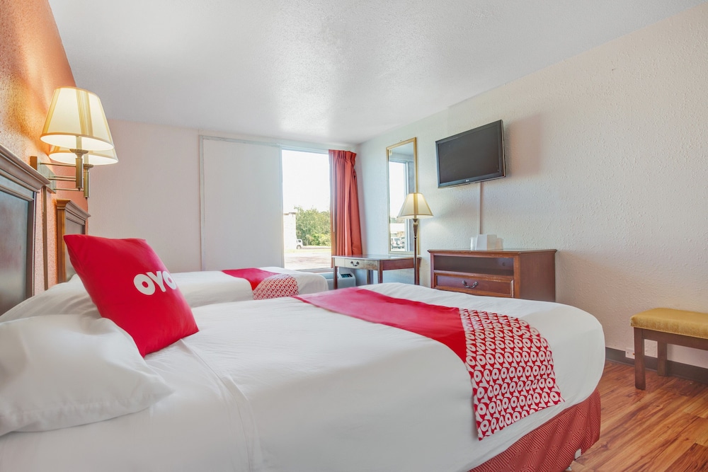 OYO Hotel Mona Lake Muskegon 13/36