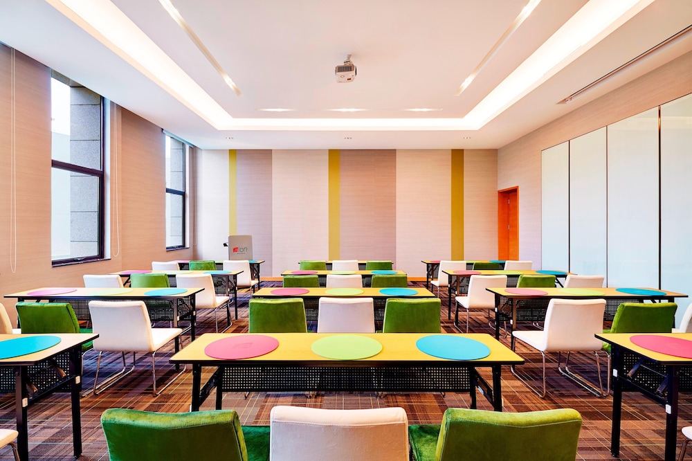 Aloft Dongguan Dynamic Town 38/48
