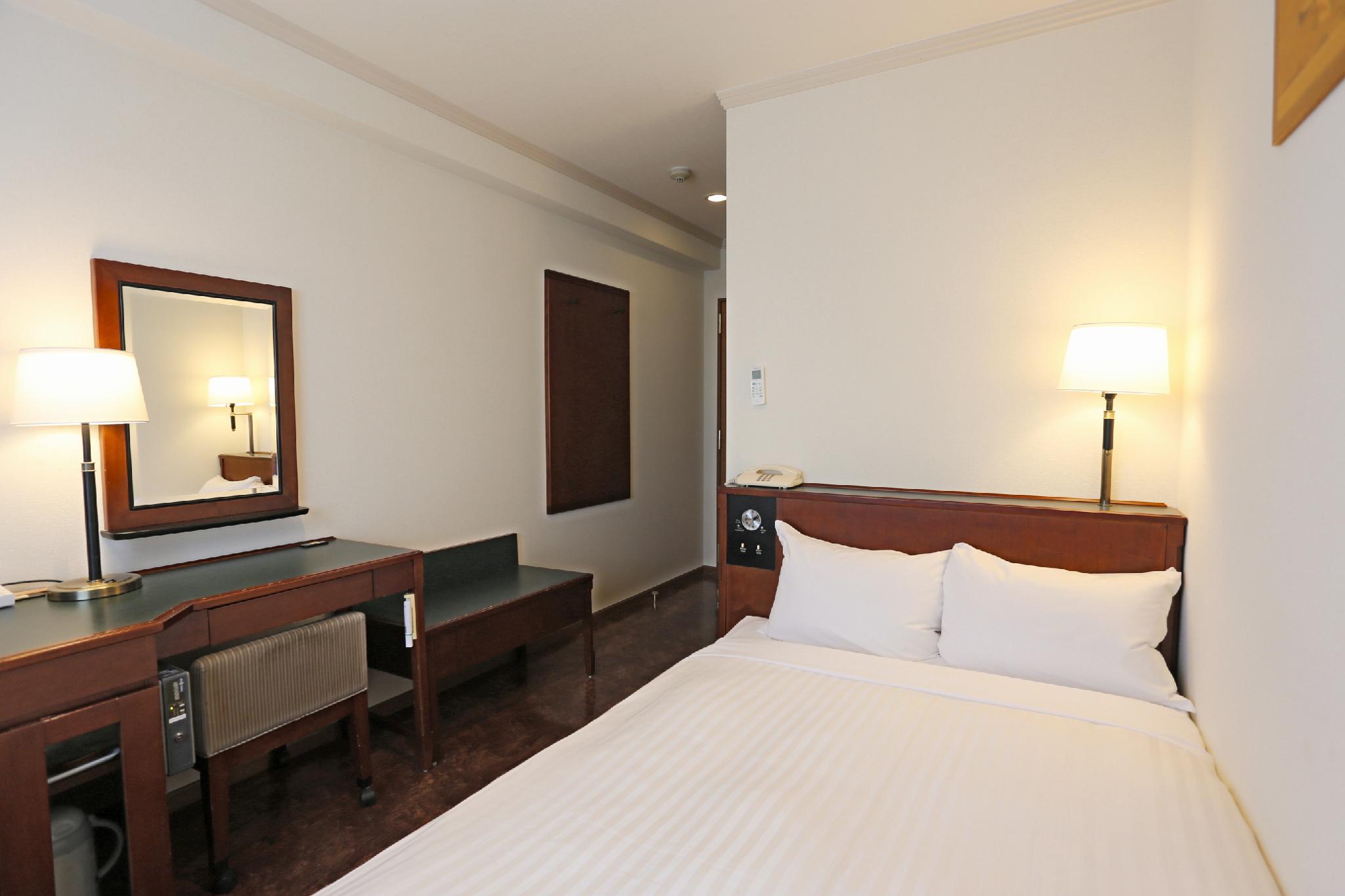 Semi Room, Standard, Semi Double Bed, Smoking