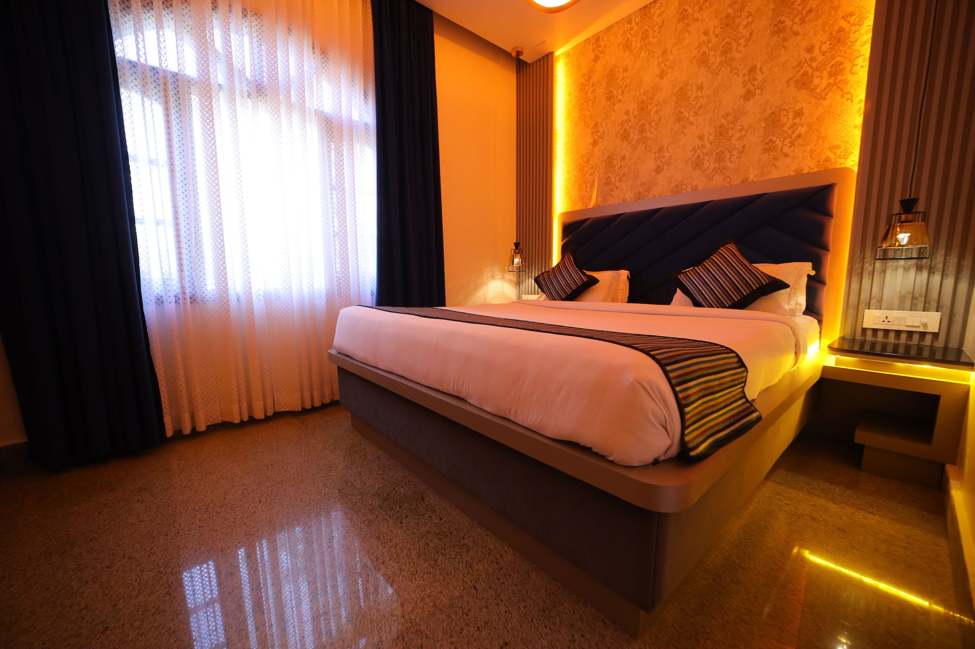 LUXURY, DOUBLE BED