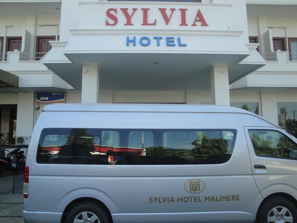 Sylvia Hotel Maumere 8/57