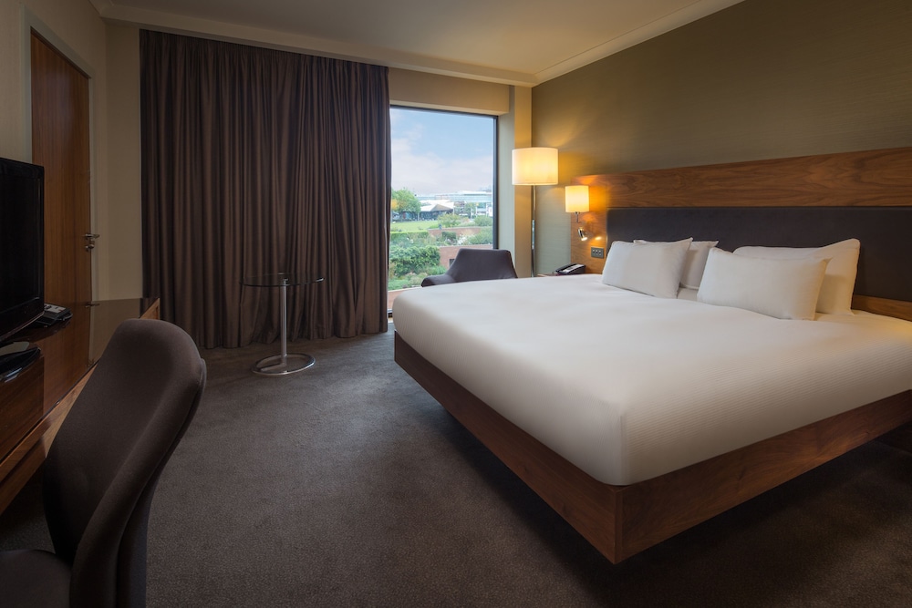 EXECUTIVE, KING BED