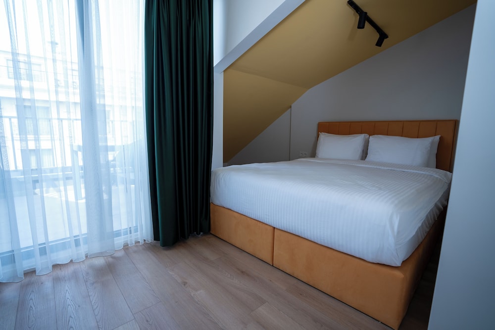 Bird Nest Suites 18/47