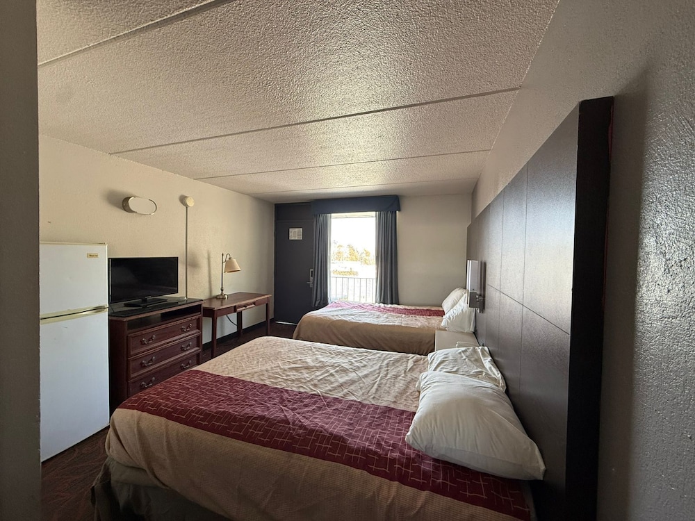 3 Full Beds Non-Smoking