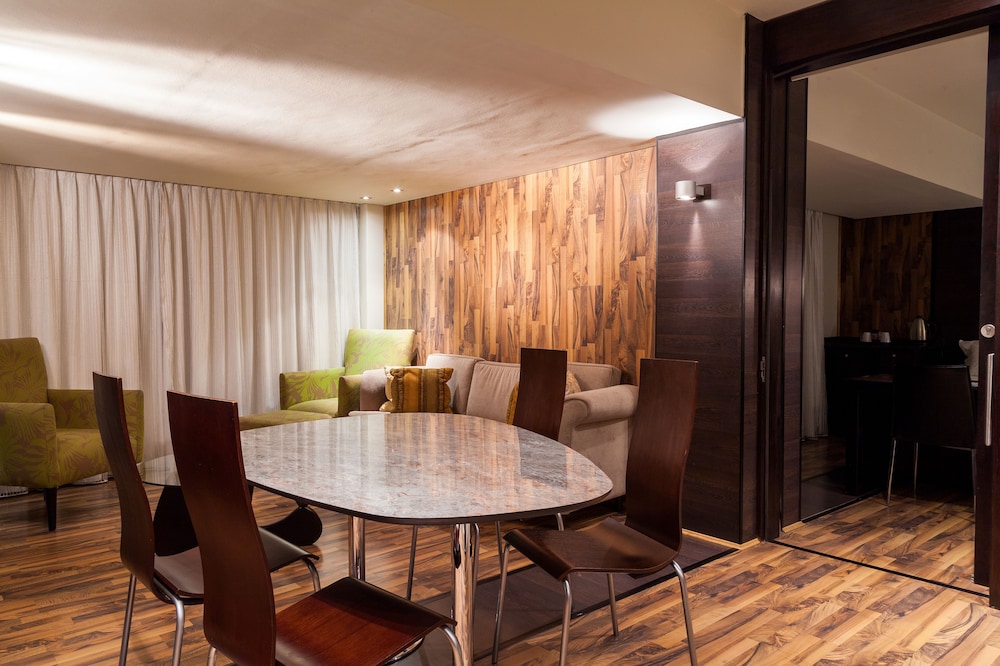 Colosseum Hotel 56/73