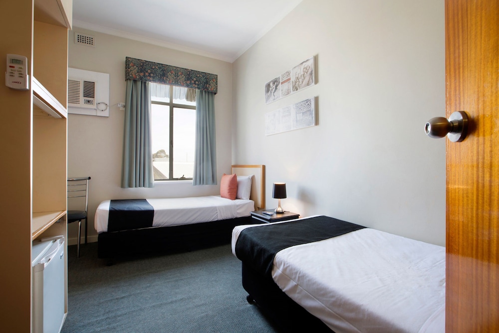 REX HOTEL 17/67