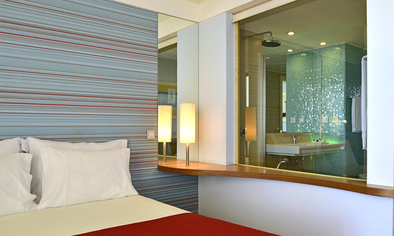 Room, Lateral Side Sea View