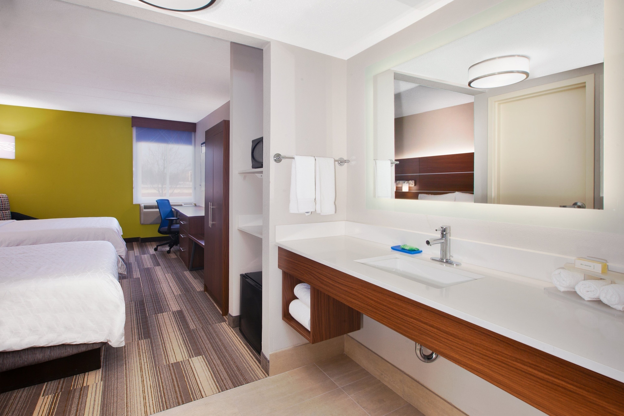 غرفة قياسية بسريرين كوين، Holiday Inn Express Fairfax - Arlington Boulevard 5/5