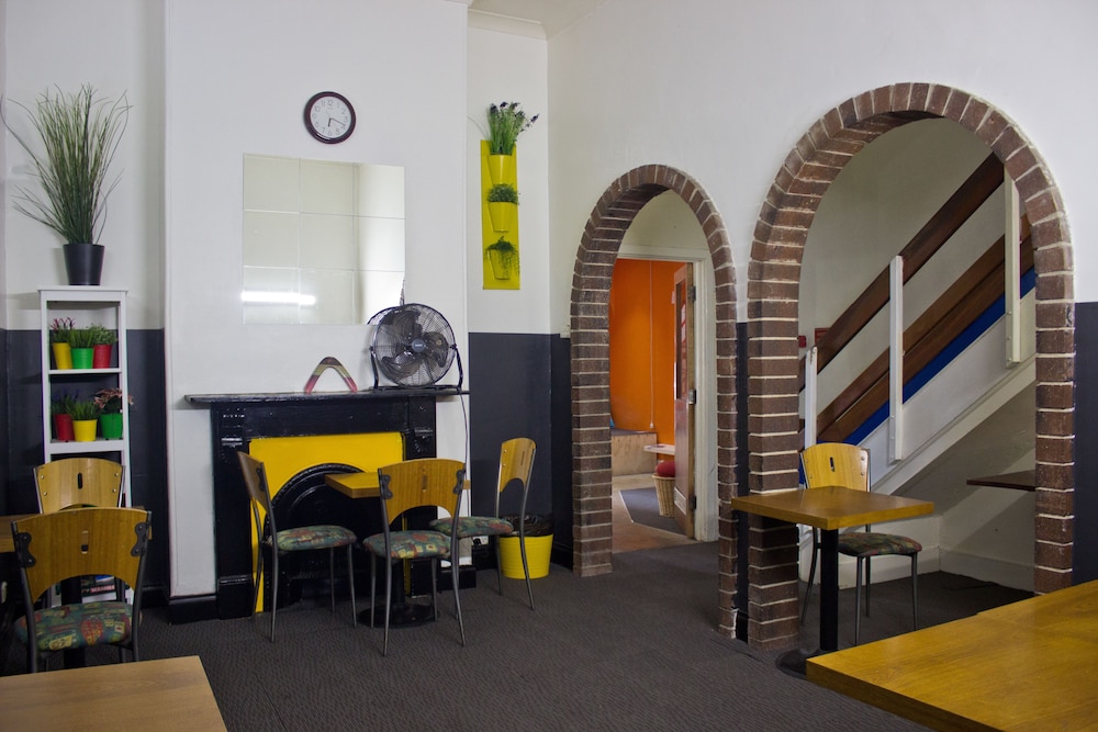 Adelaide Travellers Inn 28/38