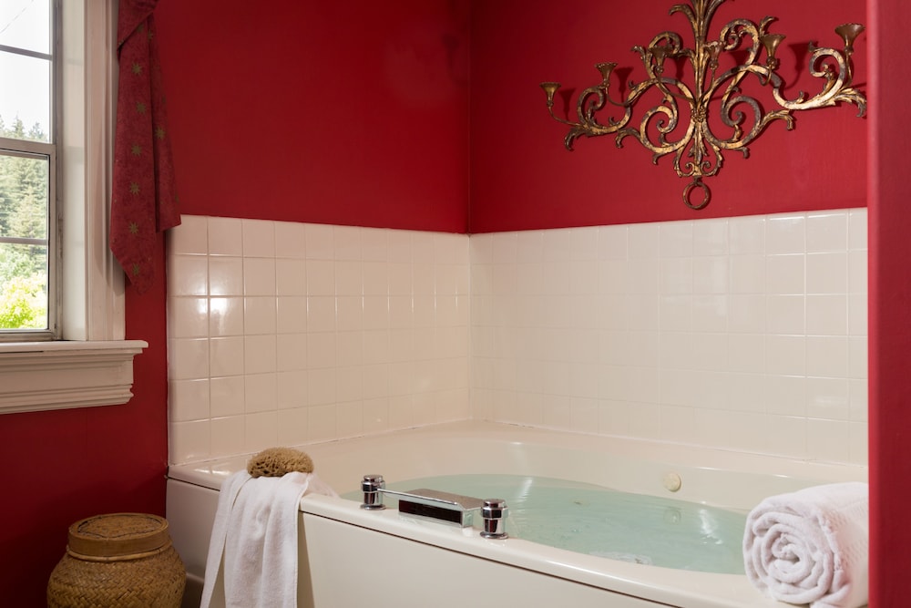 Inn at Occidental 10/50