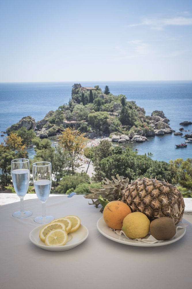 Hotel Isola Bella 30/36