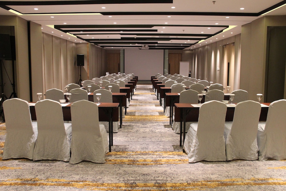Novotel Jakarta Mangga Dua Square 57/71