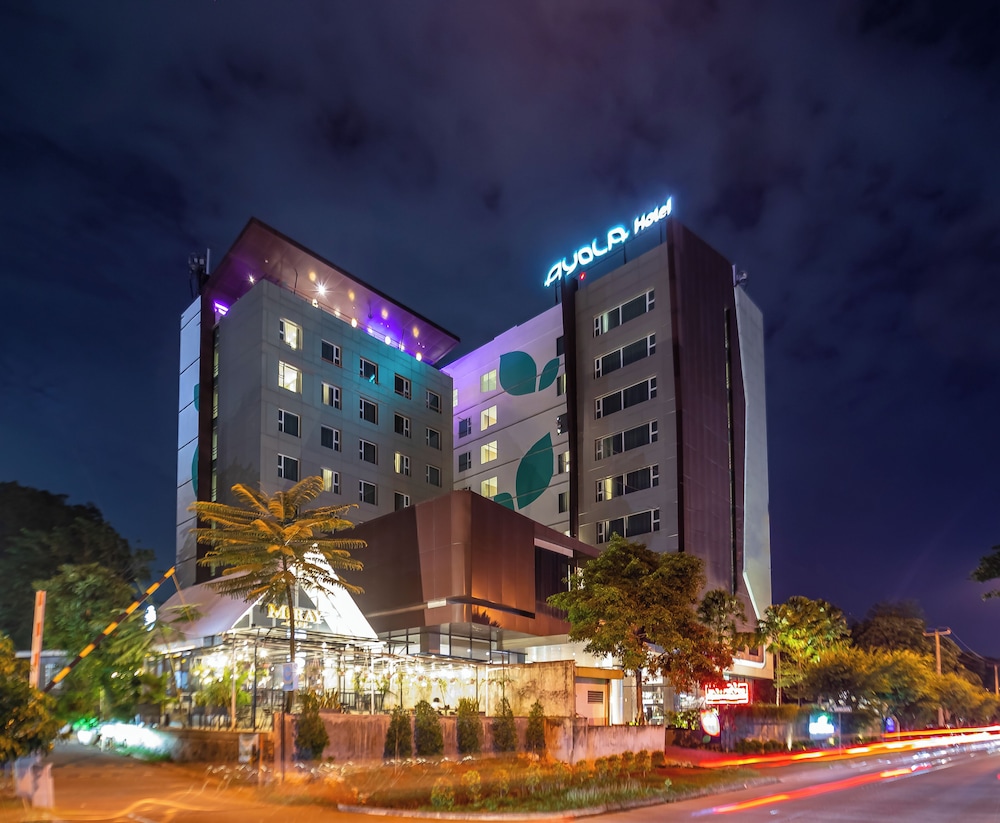 Hotel Ayola Lippo Cikarang 2/60