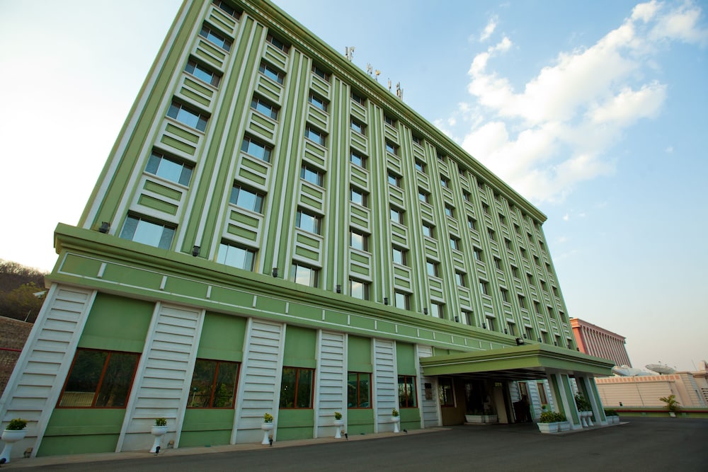 Tara Comfort Hotel Ramoji Film City 29/33