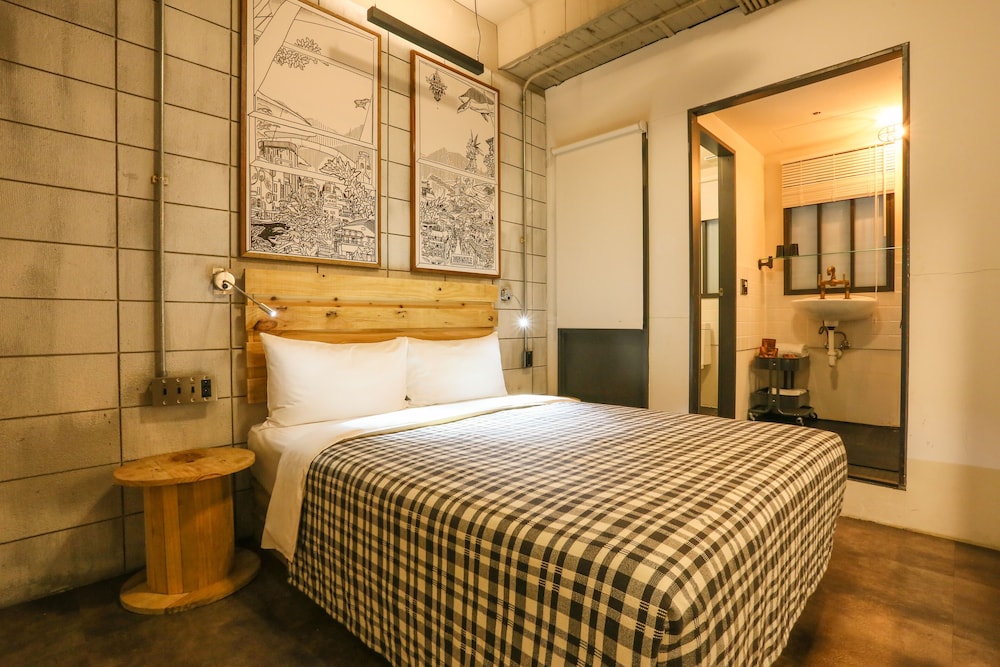 Hotel Papa Whale 15/70