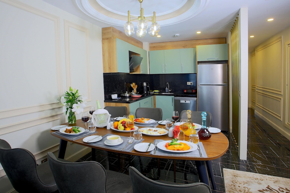 Princely Suites 38/50